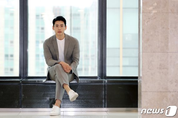 tvN 드라마 '아스달 연대기'에 출연한 배우 유태오가 10일 서울 종로구 뉴스1 본사에서 인터뷰를 앞두고 포즈를 취하고 있다. 2019.6.10/뉴스1 © News1 민경석 기자