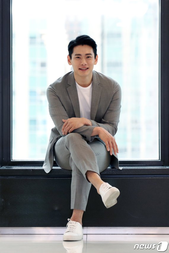 tvN 드라마 '아스달 연대기'에 출연한 배우 유태오가 10일 서울 종로구 뉴스1 본사에서 인터뷰를 앞두고 포즈를 취하고 있다. 2019.6.10/뉴스1 © News1 민경석 기자