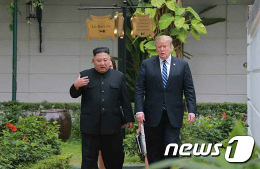 김정은 북한 국무위원장과 도널드 트럼프 미국 대통령이 2월 28일 베트남 하노이 메트로폴 호텔에서 단독회담, 확대회담을 했다고 노동신문이 1일 보도했다. /사진=뉴스1