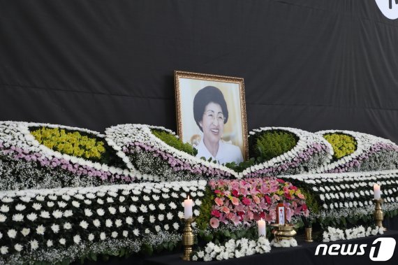 광주시청 1층 분향소의 故 이희호 여사의 사진. 2019.6.12/뉴스1 © News1 허단비 기자