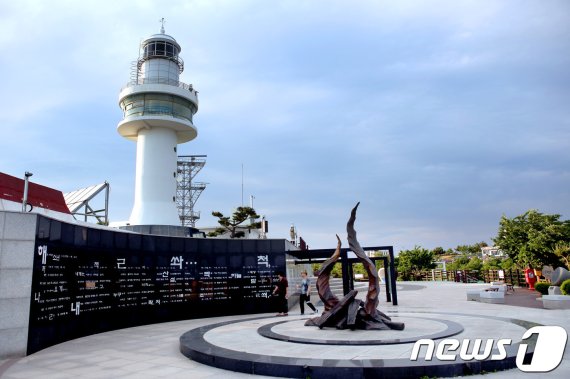강원 동해시 묵호동에서 최고의 오션뷰를 볼수 있는 바람의 언덕 전망대(한국관광공사 제공) © 뉴스1