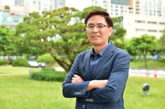 [fn이사람]박홍식 해경 형사지능계장 "폐기물 4500t 항구에 무단 방치한 투기꾼 검거"