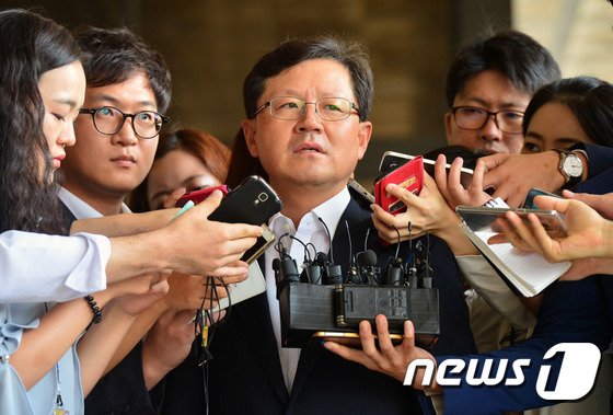 윤갑근, 과거사위 등에 5억 손배소송…"허위발표에 명예훼손"