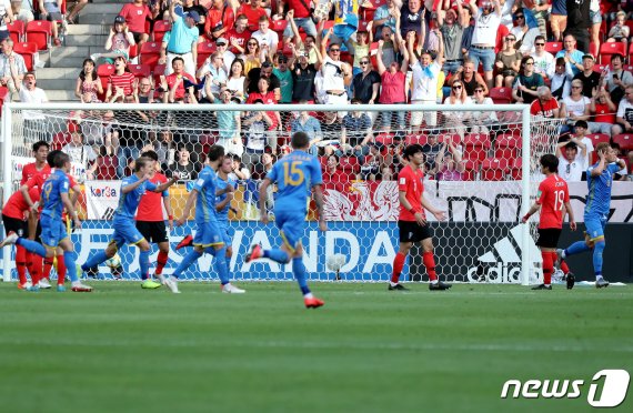 16일 오전(한국시간) 폴란드 우치 스타디움에서 열린 '2019 국제축구연맹(FIFA) U-20 월드컵' 결승전 대한민국과 우크라이나의 경기에서 동점골 /사진=뉴스1