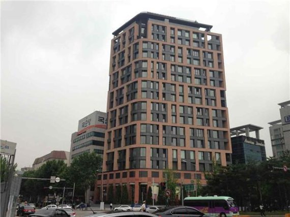 박유천 소유 고급 오피스텔 공매 첫 입찰서 '유찰'