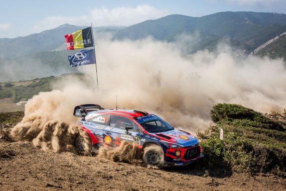 지난 13일부터 16일까지 이탈리아 샤르데냐에서 열린 '2019 WRC' 8차 대회에 출전한 현대차 'i20 Coupe WRC' 랠리카가 경기를 펼치고 있다. 현대차 제공