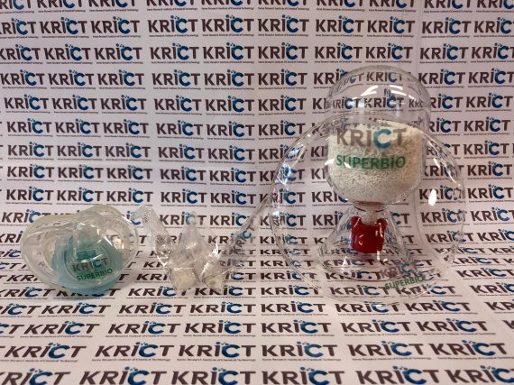 슈퍼바이오플라스틱 시제품(공갈젖꼭지, 종이학, 투명 기판, 플라스틱 수지)