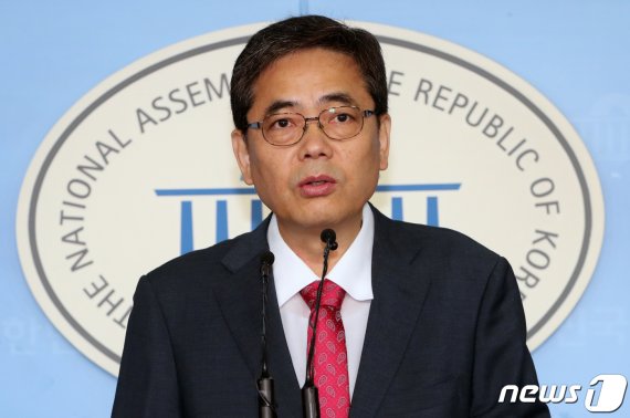 곽상도 자유한국당 의원. 2019.6.18/뉴스1 © News1 이종덕 기자