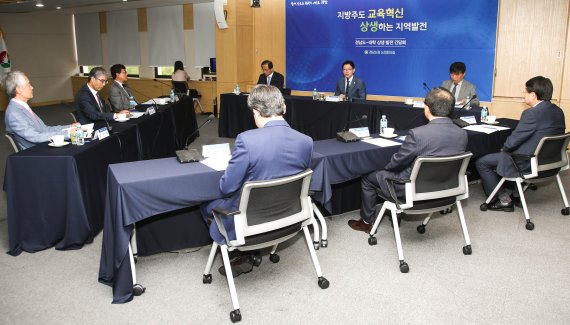 경남도, 지역 대학과 상생발전 모색