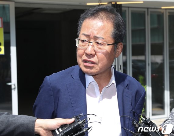 윤석열 검찰총장 지명에 홍준표가 한국당에 주문한 것