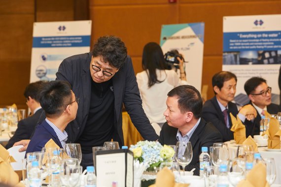 지난해 3월 3~8일 '베트남 국제물주간'에 한국수자원공사와 물산업 10개 중소벤처기업들이 참가한 가운데 진행된 현지 기업들과 비즈니스 상담회 모습