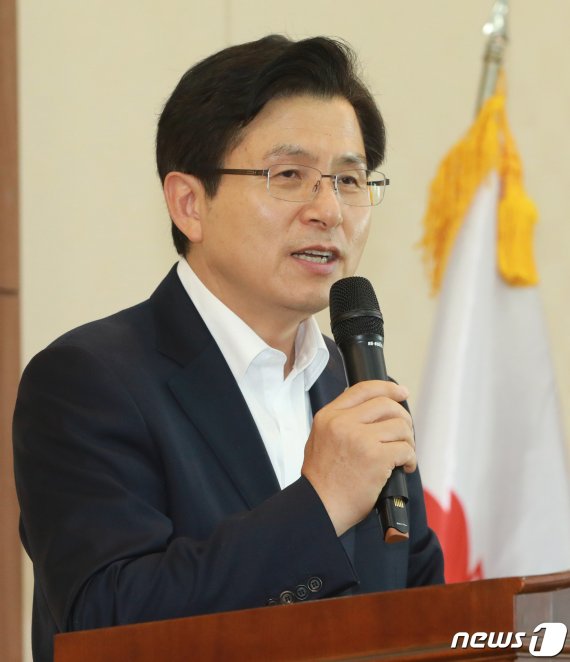 황교안 "文 정부, 경제·안보 무너뜨리고도 천하태평"