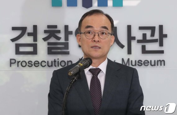 '文정부 첫 檢수장' 문무일 퇴임..전향적 과거사 반성 성과