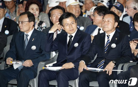 한국당 '투톱 리더십' 위기…舌禍에 협상력 부재까지