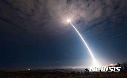 미국 공군이 지난 5월 캘리포니아 반덴버그 공군기지에서 대륙간탄도미사일(ICBM) '미니트맨3'을 시험 발사했다. /사진=뉴시스