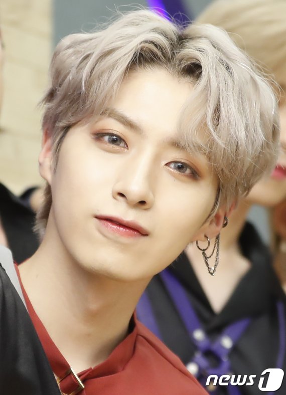 서울 장안동 RBW 사옥. 아이돌그룹 원어스(ONEUS) 시온 딥풀이. 2019.6.19/뉴스1 © News1 권현진 기자