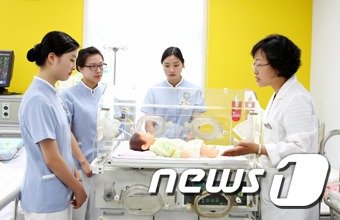 전북대학교 간호대학 실습장면.(전북대 제공)© 뉴스1