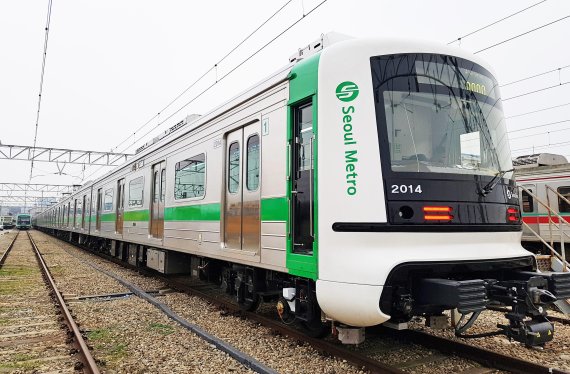 국내 최초로 영속도 회생제동 기술이 적용된 서울시 2호선 열차. 현대로템 제공