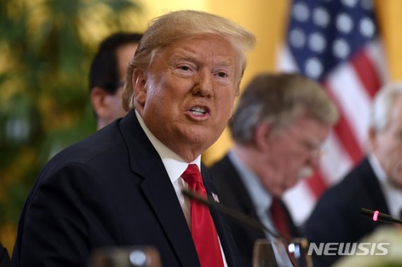 도널드 트럼프 미국 대통령은 29일 김정은 북한 국무위원장과 만나고 싶다는 내용을 트위터를 게재했다. 김 위원장이 트럼프 대통령이 제안을 따른다면 북미관계와 비핵화에 큰 진전이 있을 것으로 전망된다. /사진=뉴시스