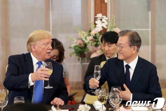 文대통령·트럼프 오늘 8번째 회담…오후에 김정은 만나러 DMZ로