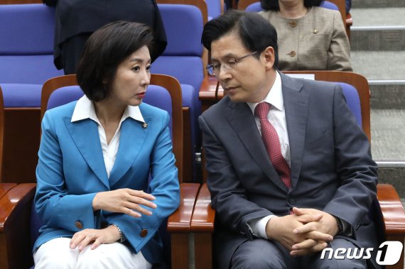 황교안 자유한국당 대표와 나경원 원내대표 © News1 임세영 기자