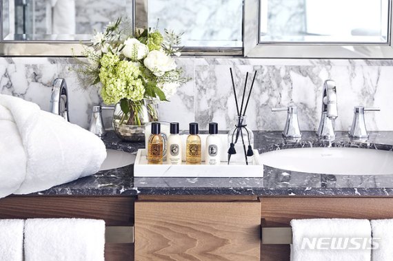 【서울=뉴시스】롯데호텔 '올 댓 호텔'의 '시그니엘 욕실 에디션'