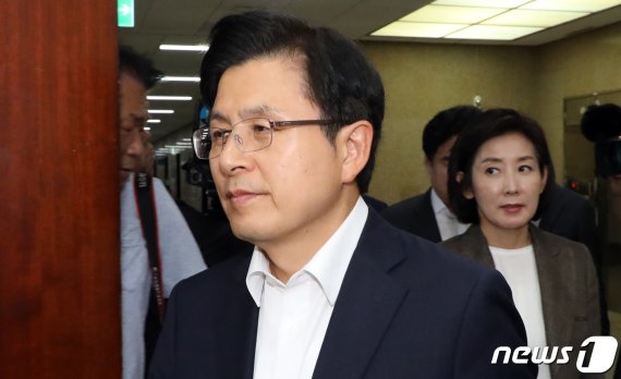 '아들 KT특혜채용 의혹' 고발에 황교안 반응