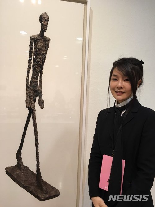 【서울=뉴시스】박현주 기자 = 한국에서는 처음으로 세계적인 조각가 알베르토 자코메티 특별전을 기획한 코바나 컨텐츠 김건희 대표. 이번 자코메티 전시작품 평가액은 2조천억원대로 조각 원본이 온 대규모 전시다.