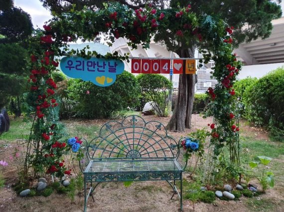 안양종합운동장 장미테마 포토존. 사진제공=안양시