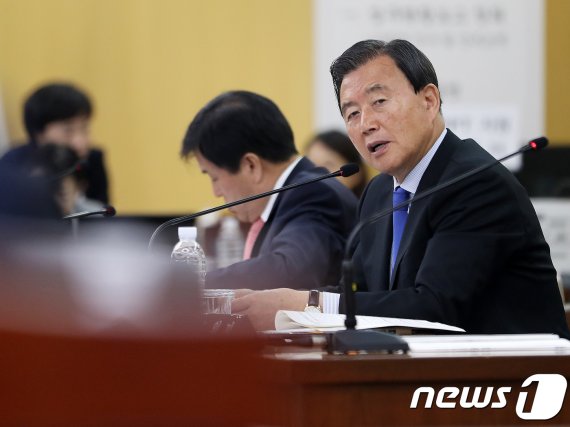 홍문표 자유한국당 의원© News1 이윤기 기자