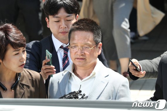 '김학의 성접대' 윤중천 첫 재판 ″여론 잠재우기 성과", 혐의 부인
