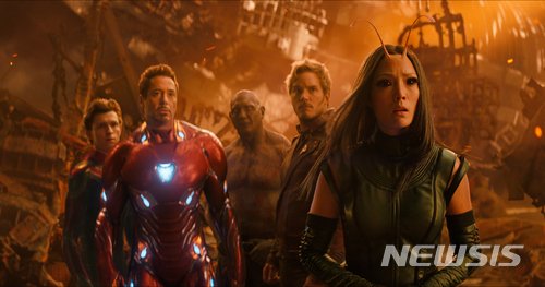 왼쪽부터 톰 홀랜드, '아이언맨' 로버트 다우니 주니어