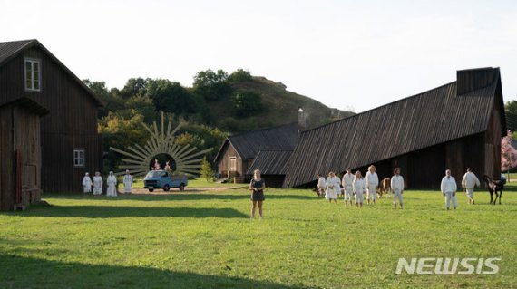 봉준호 추천 영화 '미드소마' 왓챠플레이서 본다
