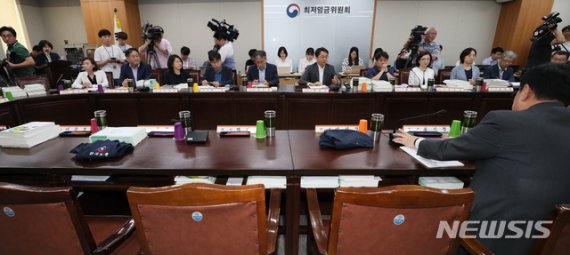 노동계, 최저임금委 복귀…"使 삭감안 규탄"(종합)