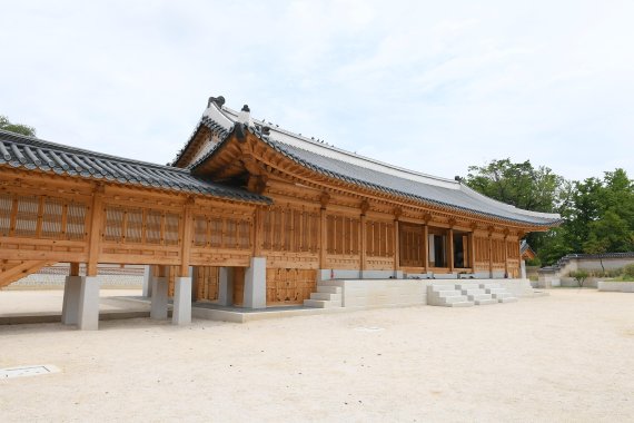 고궁은 외국인 주요 방문지..."궁능 1500만 관람객 시대 열 것"