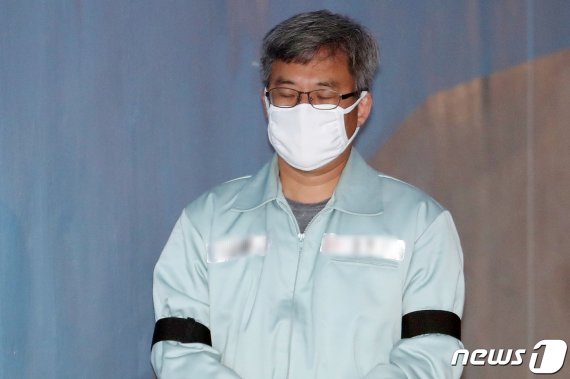 법정에 출석하고 있는 '드루킹' 김동원 씨. 2019.3.13/뉴스1 © News1 민경석 기자