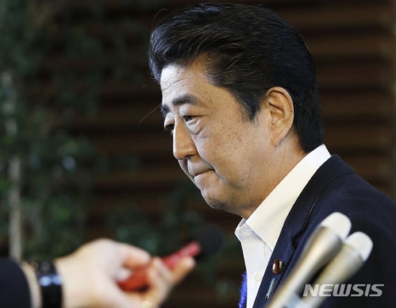 【도쿄=AP/뉴시스】아베 신조 일본 총리가 9일 일본 도쿄의 총리관저에서 기자회견을 하고 있다. 2019.07.09.