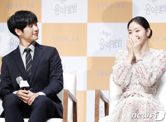 배우 정해인, 김고은(오른쪽)이 15일 오전 서울 강남구 압구정CGV에서 영화 '유열의 음악앨범' 제작보고회에 참석해 매력을 발산하고 있다. 2019.7.15/뉴스1 © News1 권현진 기자