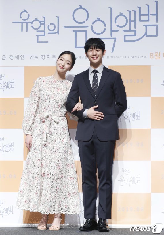 배우 김고은, 정해인(오른쪽)이 15일 오전 서울 강남구 압구정CGV에서 영화 '유열의 음악앨범' 제작보고회에 참석해 포즈를 취하고 있다. 2019.7.15/뉴스1 © News1 권현진 기자