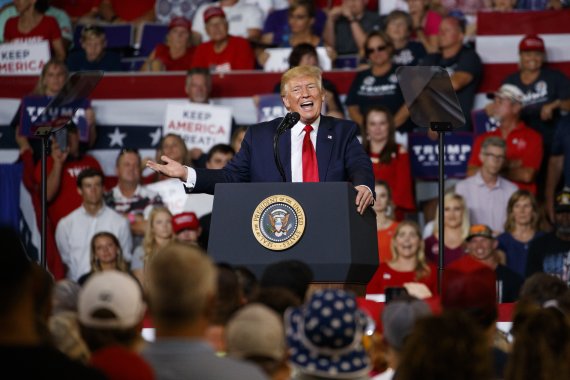 President Donald Trump speaks at a campaign rally at Williams Arena in Greenville, N.C., Wednesday, July 17, 2019. (AP Photo/Carolyn Kaster) /뉴시스/AP /사진=