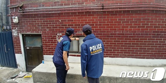 경찰이 최근 여성 범죄가 늘어나자 여성 1인 주거가 많은 지역에 집중적인 경력배치, 순찰을 펼치기로 했다. © 뉴스1