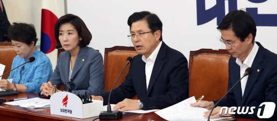 한국·바른미래, 靑회동 앞두고 정경두 해임 촉구 "이제라도"