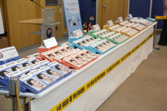 특허청 특별사법경찰에 압수된 위조 마스크팩.