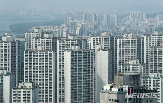 경기부진에 소비심리 3개월 연속 악화...주택가격심리는 '급등'