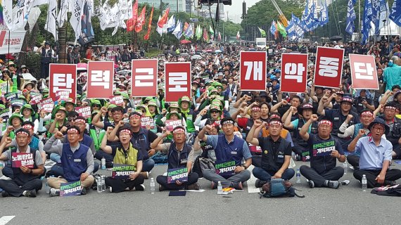 민주노총 '노동개악 저지' 총파업 대회..."정부 들러리 설 생각 없다"