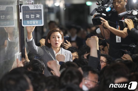한국당, 사개특위 '원점' 재논의…위원장에 율사 출신 거론