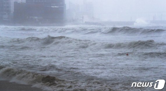 태풍 '다나스' 북상, 환경부 총력 대응체계 만전