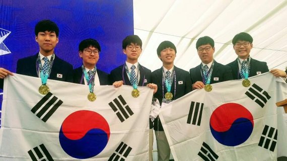 제60회 국제수학올림피아드(IMO)에서 우리나라 대표 6명 전원이 금메달을 획득하는 쾌거를 거뒀다. 한국과학창의재단 제공