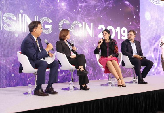 '라이선싱 콘 2019'에서 해외 연사들이 토론을 하고 있다.