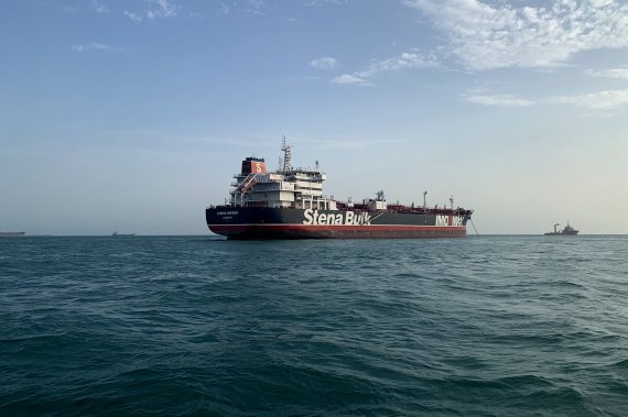 (190722) -- TEHRAN, July 22, 2019 (Xinhua) -- The photo released on July 21, 2019 shows the British oil tanker 'Stena Impero' near the Strait of Hormuz, Iran. Iran's Islamic Revolution Guard Corps (IRGC) seized the British oil tanker 'Stena Impero' last Friday in the Strait of Hormuz for what it cal